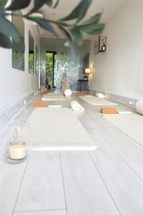 Arya Yoga Studio 03.jpg