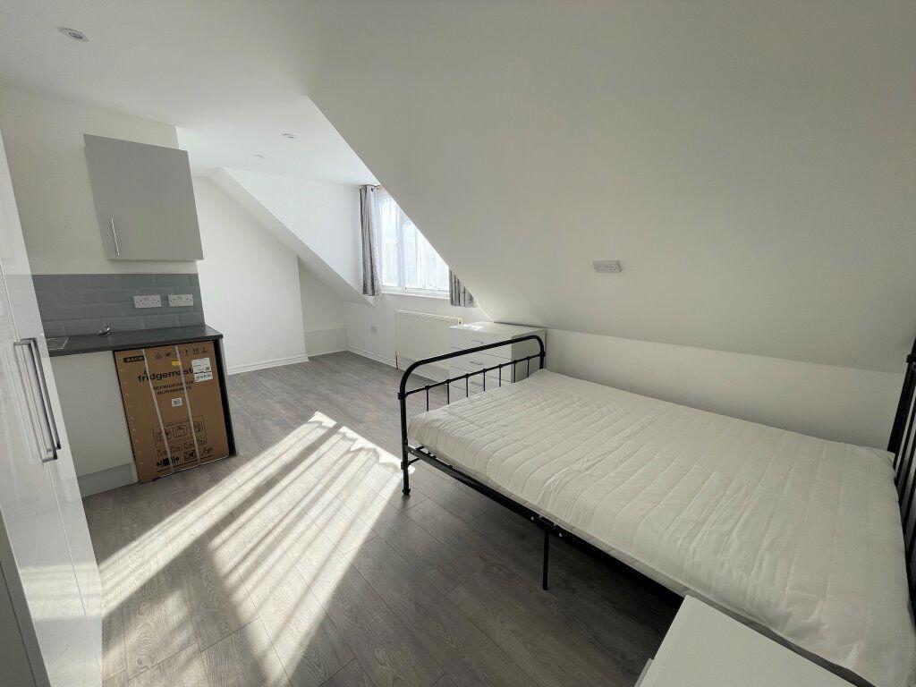 Apartment in Peterborough, West Town - View 2