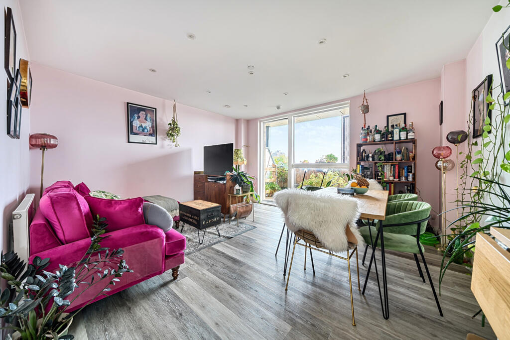2-bed flat on Scena Way, London, £550,000