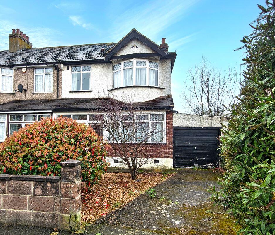 Main image of property: 6 Kingswood Way, Wallington, SM6 8PB