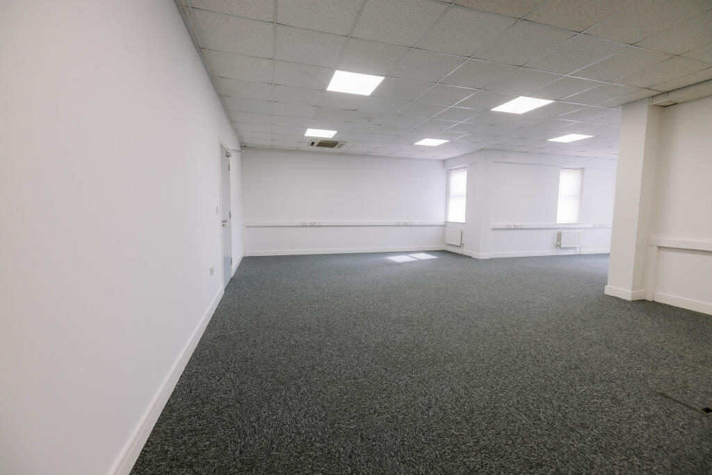 700 sqft office