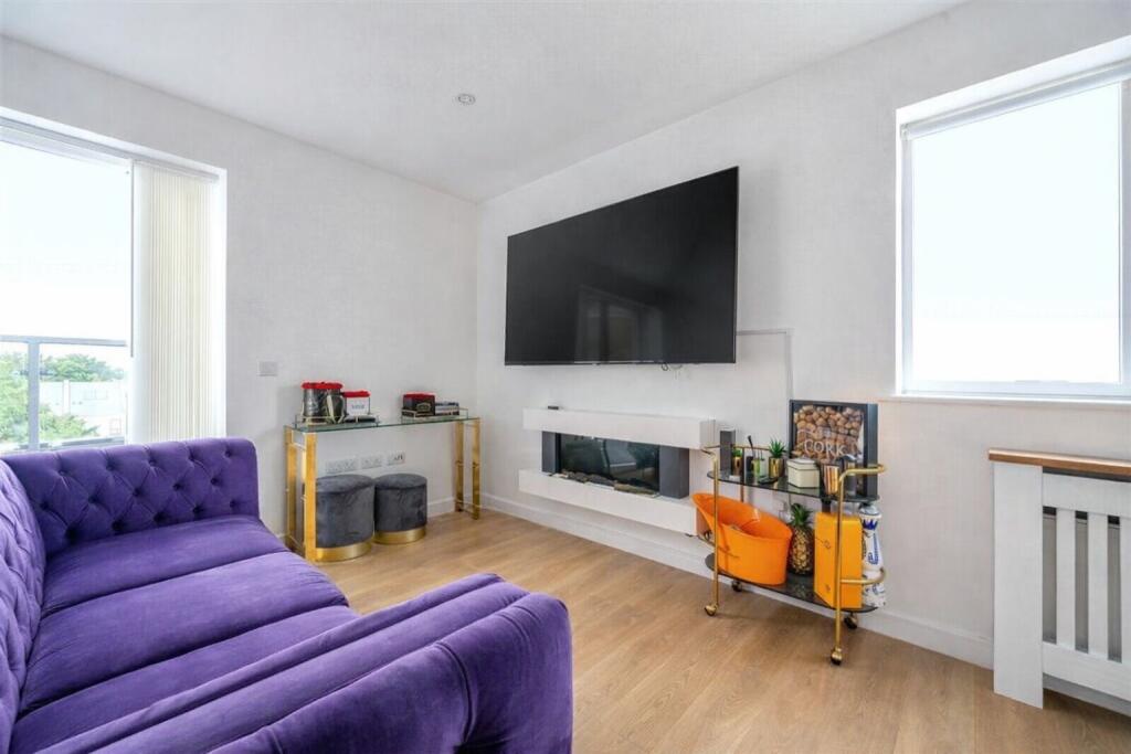 Apartment in London, Oakleigh Park, Whetstone - View 3