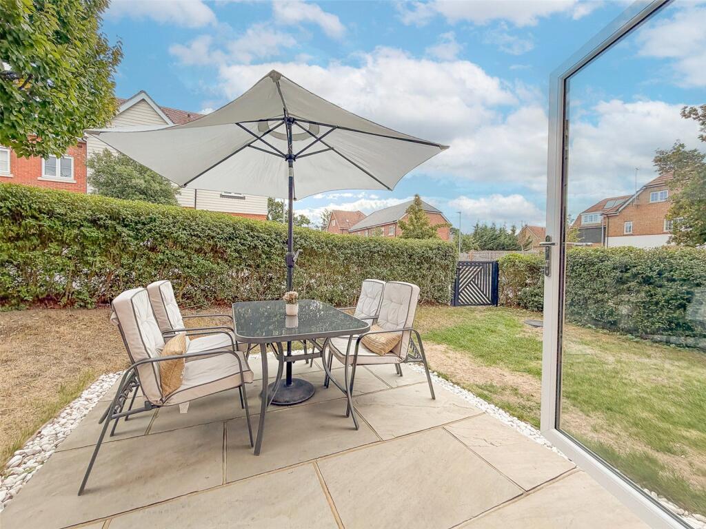 Apartment in Reading, Warfield - View 2