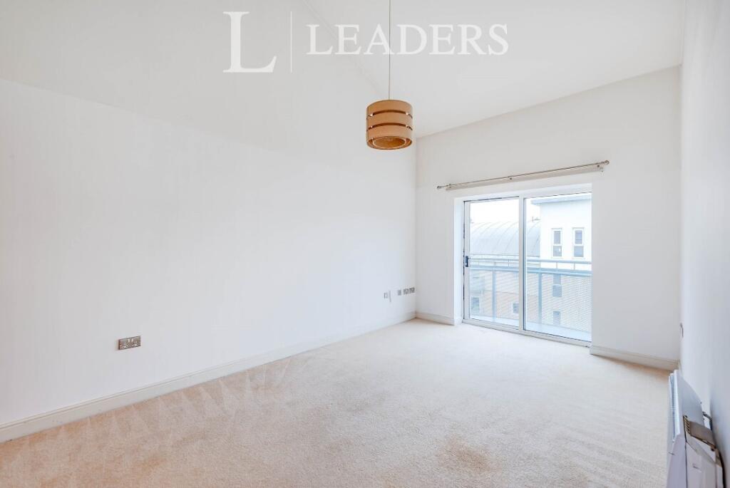 Apartment in Crawley, Worth - More