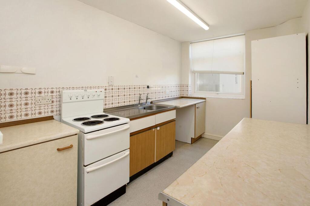Apartment in Teignbridge, Teignmouth - More