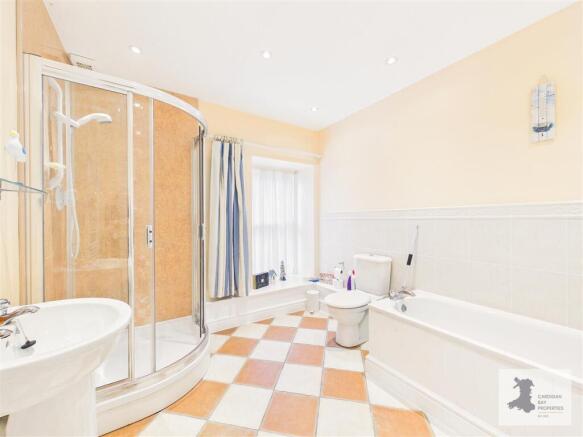 Main house Bathroom 1