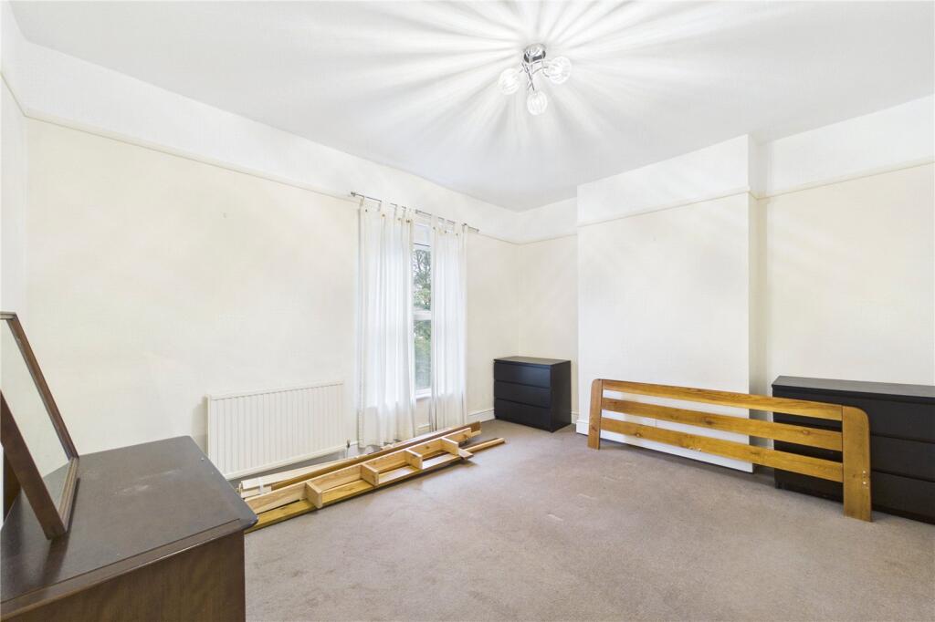 House in Basingstoke and Deane, South View, Oakridge - View 4
