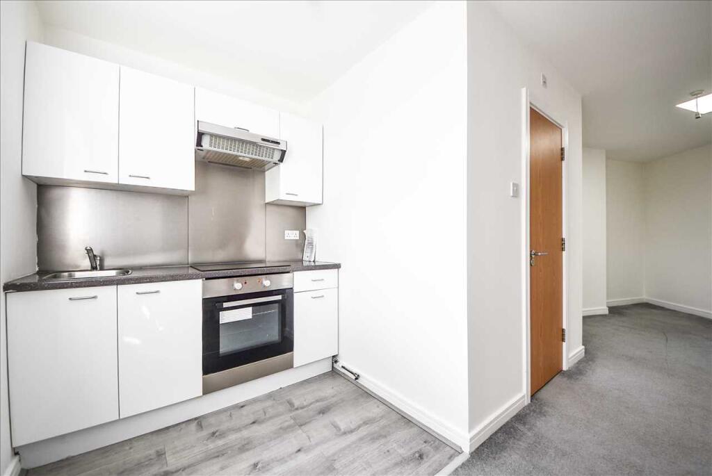 Apartment in Northampton - View 3