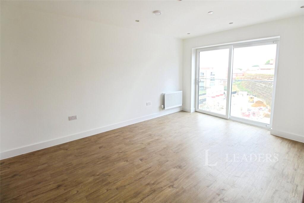 Stirling Drive, Luton, Bedfordshire photo 3