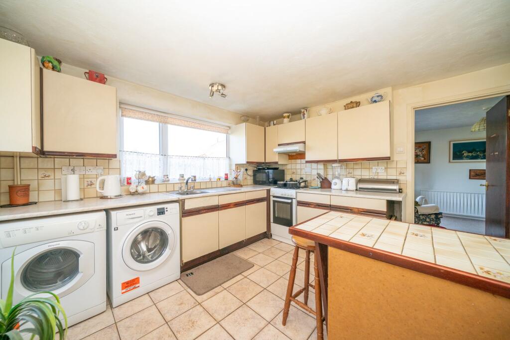House in Luton - View 5