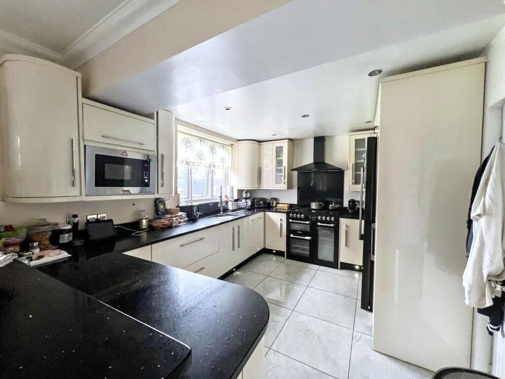 Weardale Avenue, Forest Hall, Newcastle upon Tyne, Tyne and Wear, NE12 7HX photo 2
