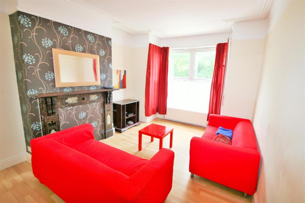 House in Leeds, Headingley Hill, Hyde Park - View 4