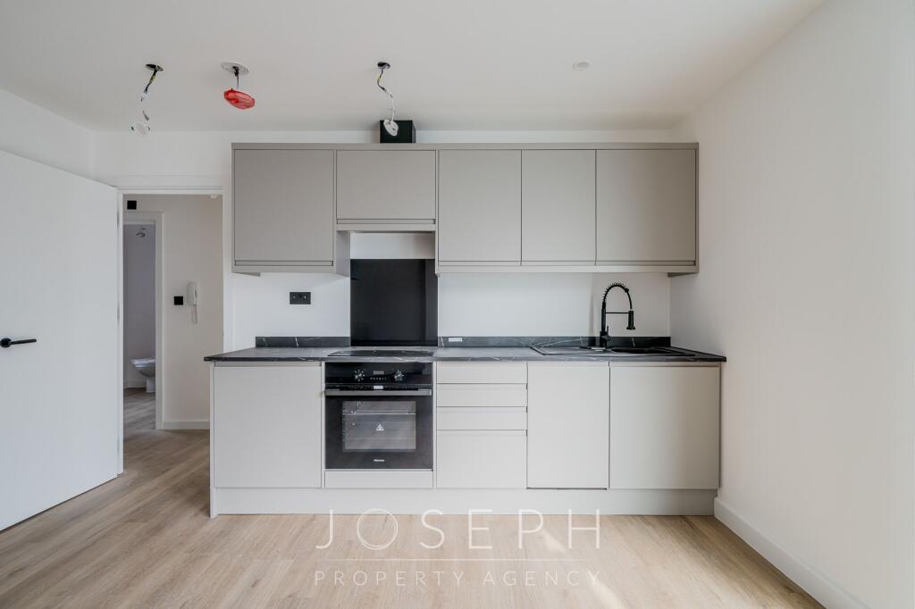 Apartment in Ipswich, Stoke - View 4