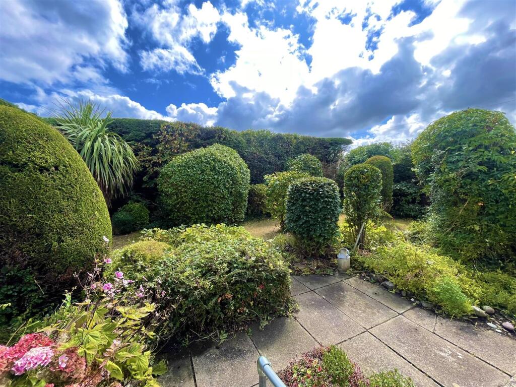 Glenview Avenue, Pembroke Dock photo 2