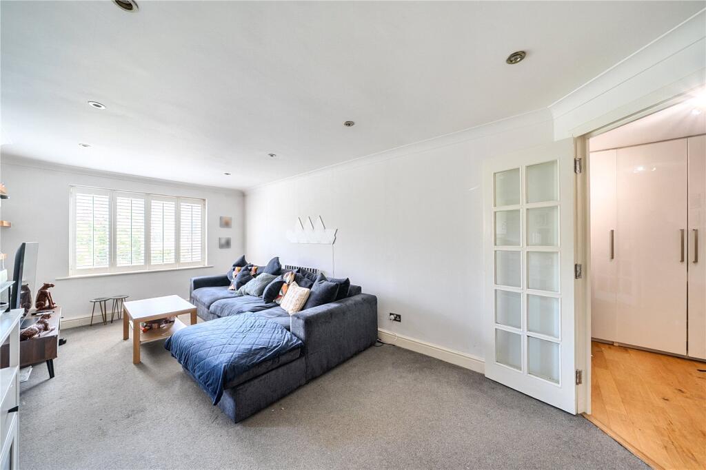 1-bed flat on Woodlands Court, 91, Wood Vale, £350,000