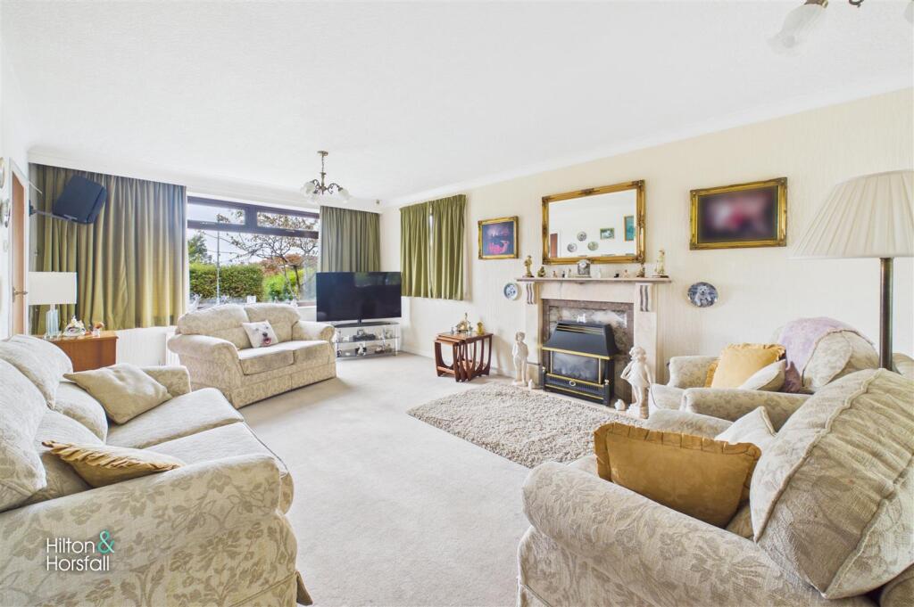 Harewood Avenue, Simonstone photo 3