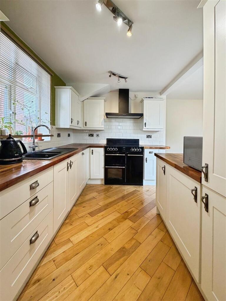 House in Warwick, Whitnash - View 5