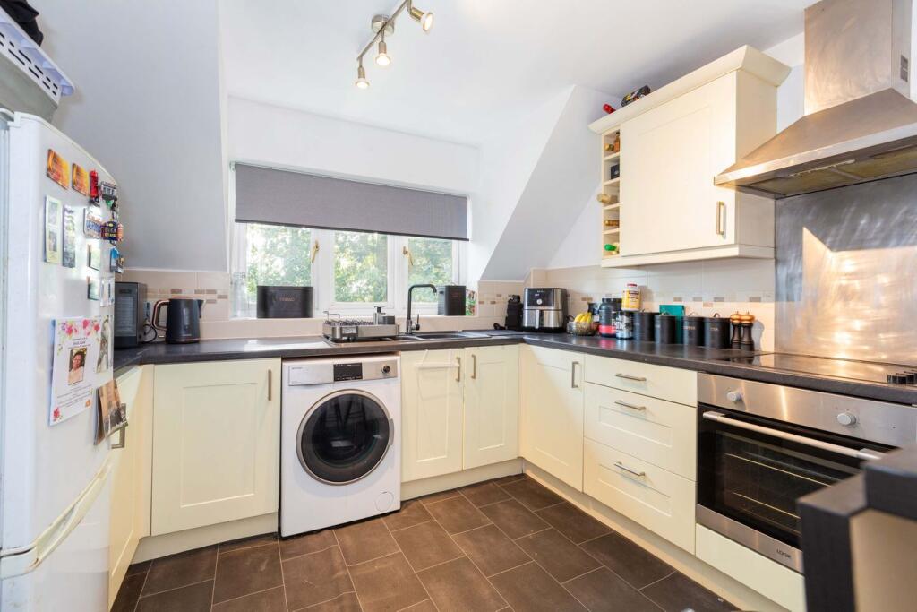 Apartment in Bracknell - View 3