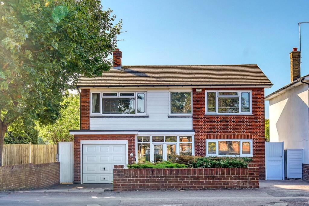 4-bed detached on Southchurch Boulevard, Thorpe Bay Borders, Essex, SS2, £585,000