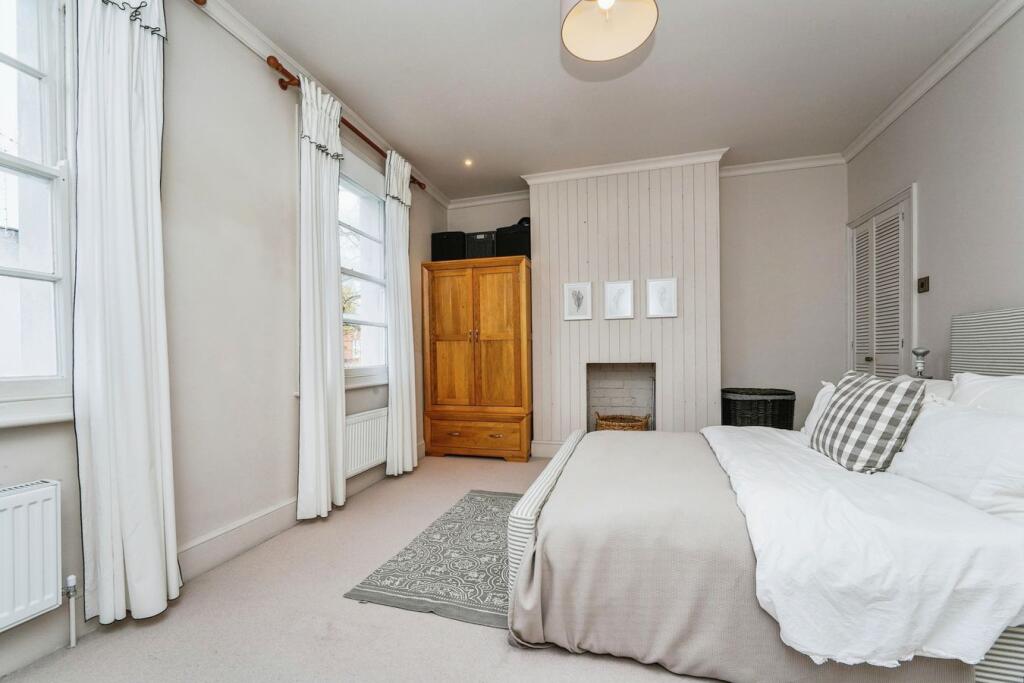 House in Cheltenham, Sandford, Montpellier - View 5