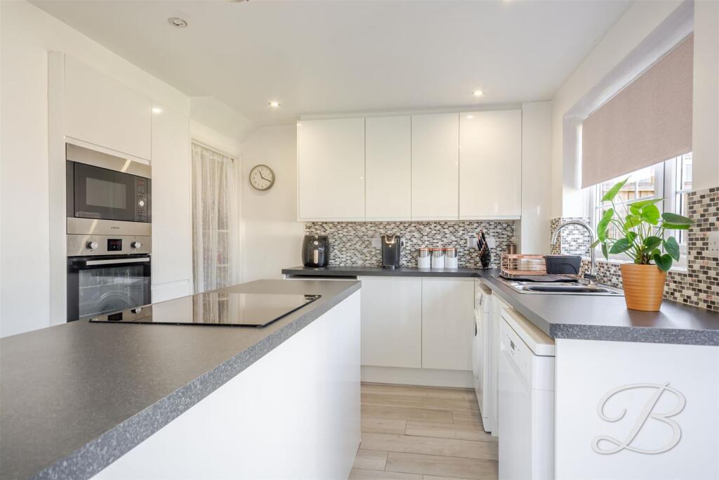 House in Mansfield, Nottinghamshire - View 3