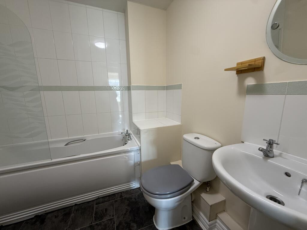 Apartment in Swindon - View 5