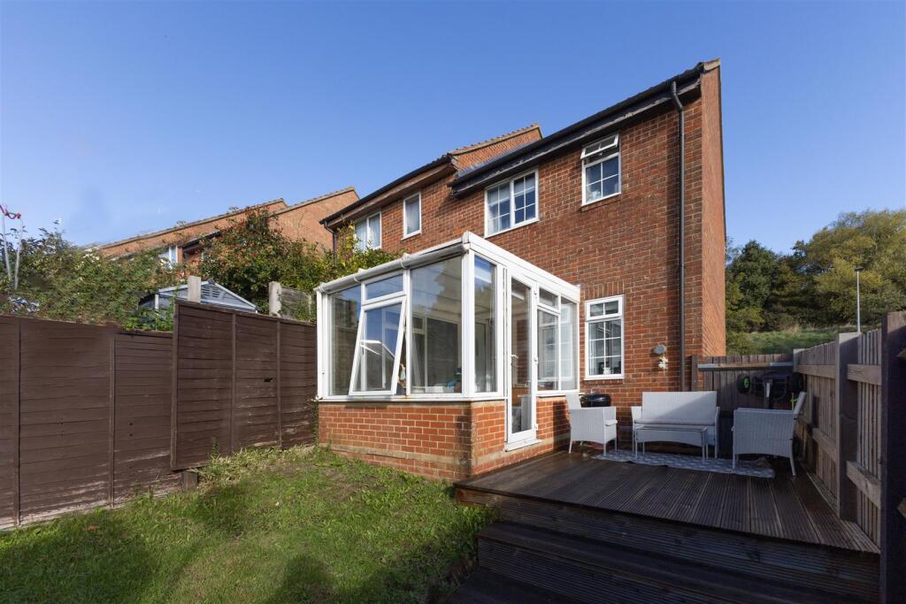 2-bed semi-detached on Little Ridge Avenue, St. Leonards-On-Sea, £225,000