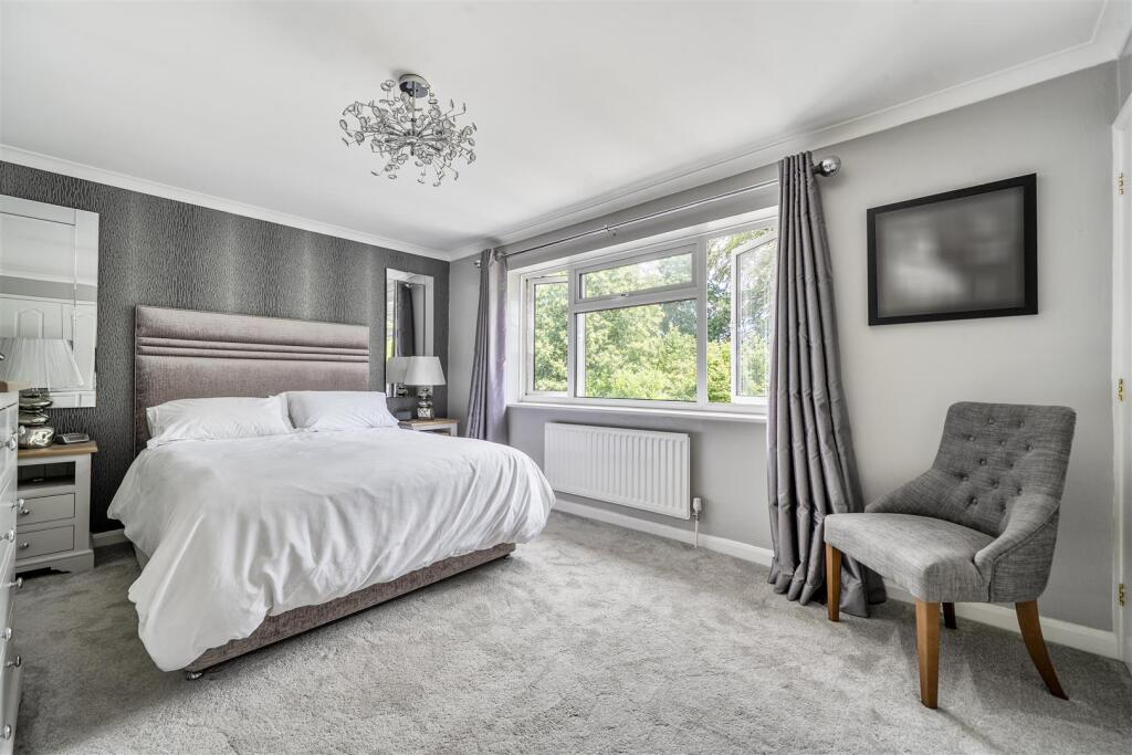 House in Crowthorne, Finchampstead - View 4