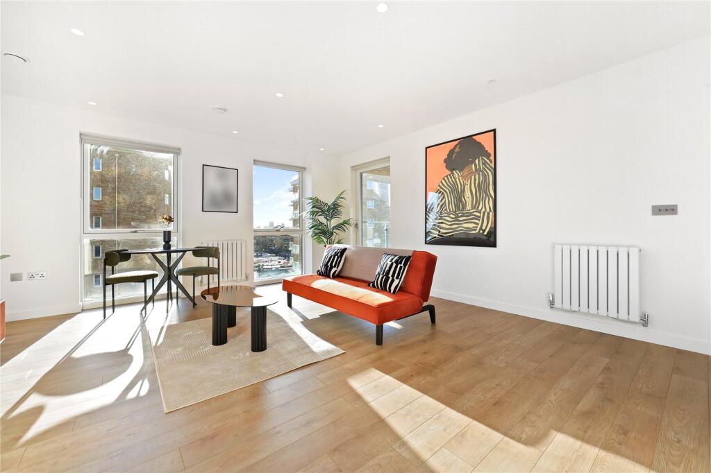 Main image of property: Vitruvian Court, E14