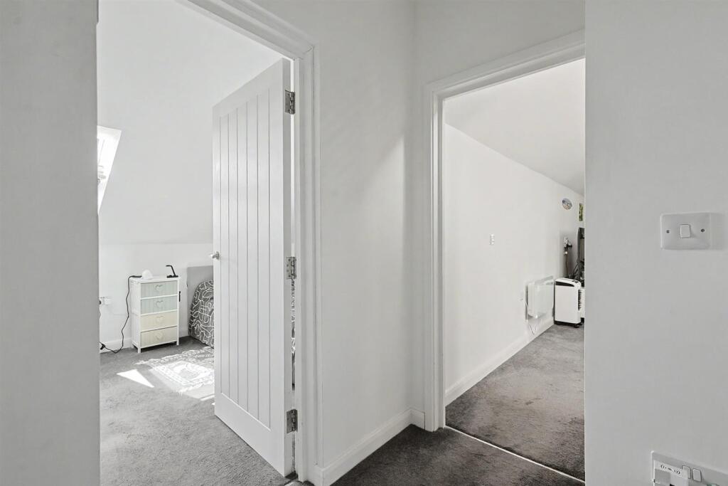 Apartment in Southend-on-Sea - View 5