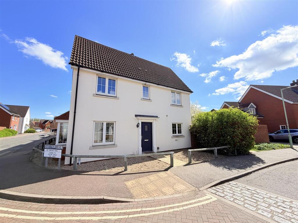3-bed terraced on Harrier Way, Stowmarket, £280,000