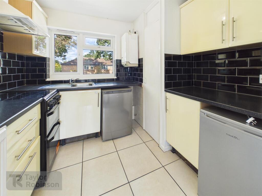 Apartment in Redhill - View 3