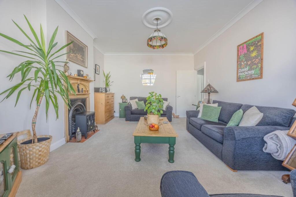 Apartment in Southend-on-Sea - View 4