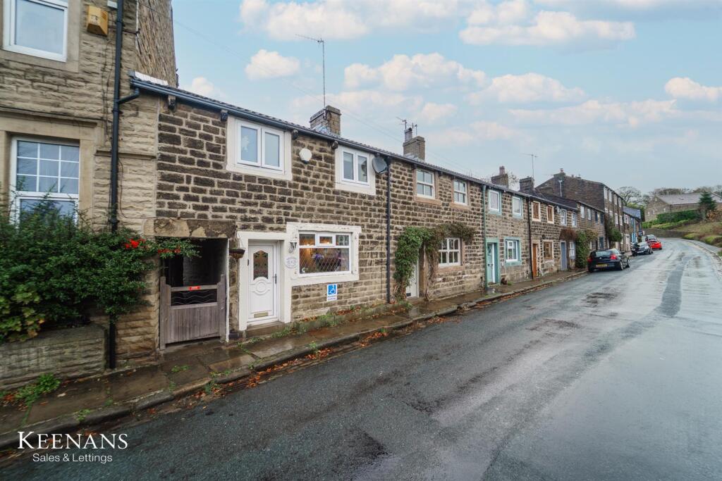 2-bed house on Lidgett, Colne, £165,000