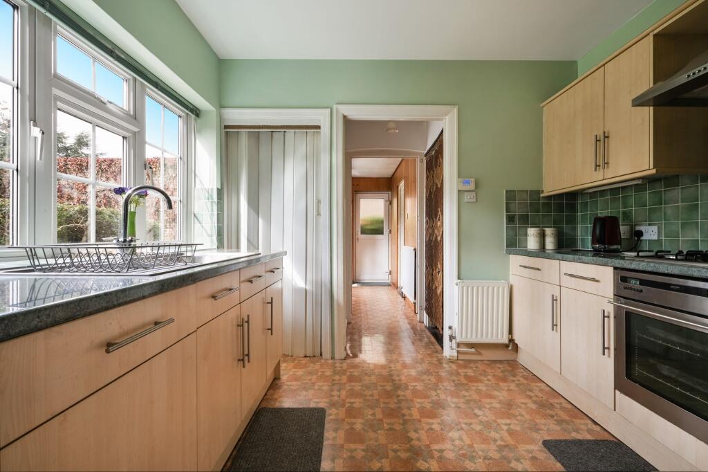 House in Epsom - View 5