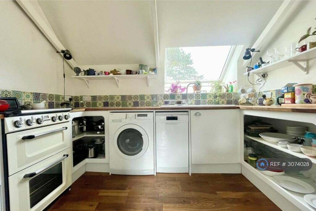 Apartment in Bournemouth, Winton - View 4