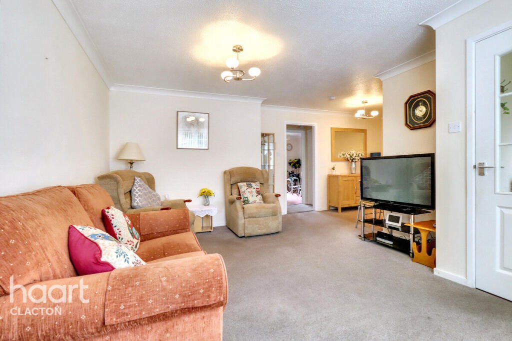 Lyon Close, Clacton-On-Sea photo 3
