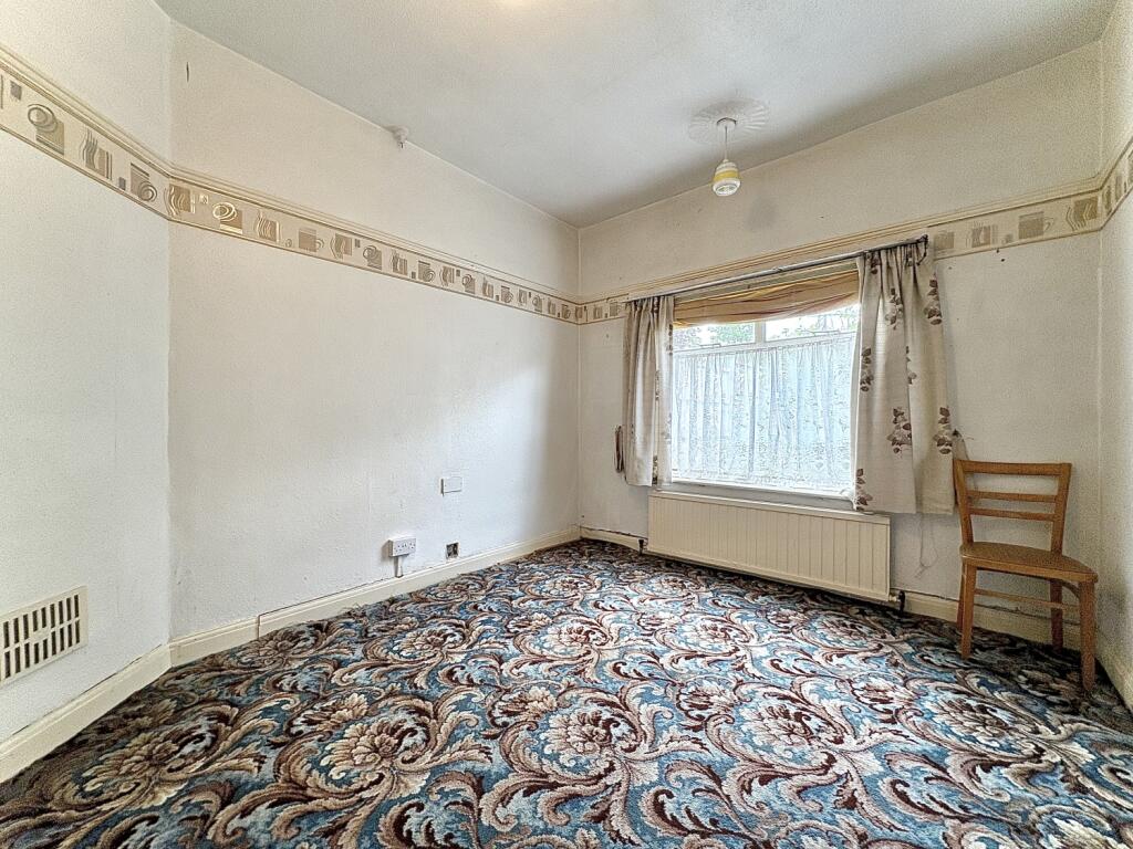 House in Wolverhampton, Ettingshall Park - View 5
