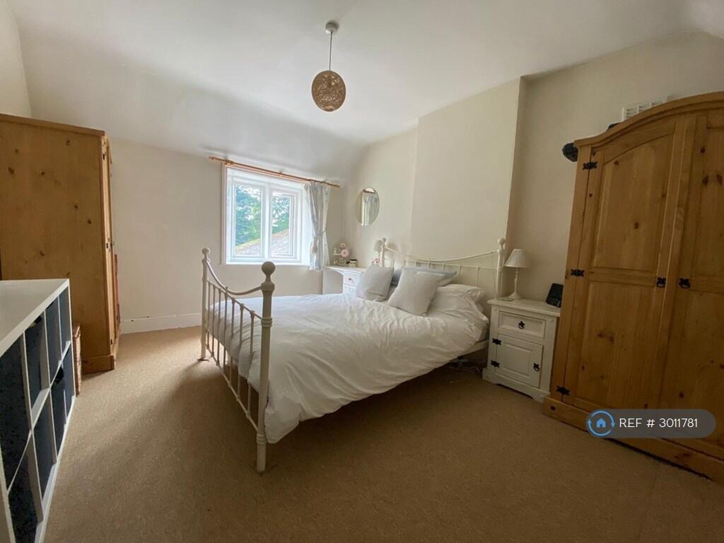 House in Gloucester - View 4
