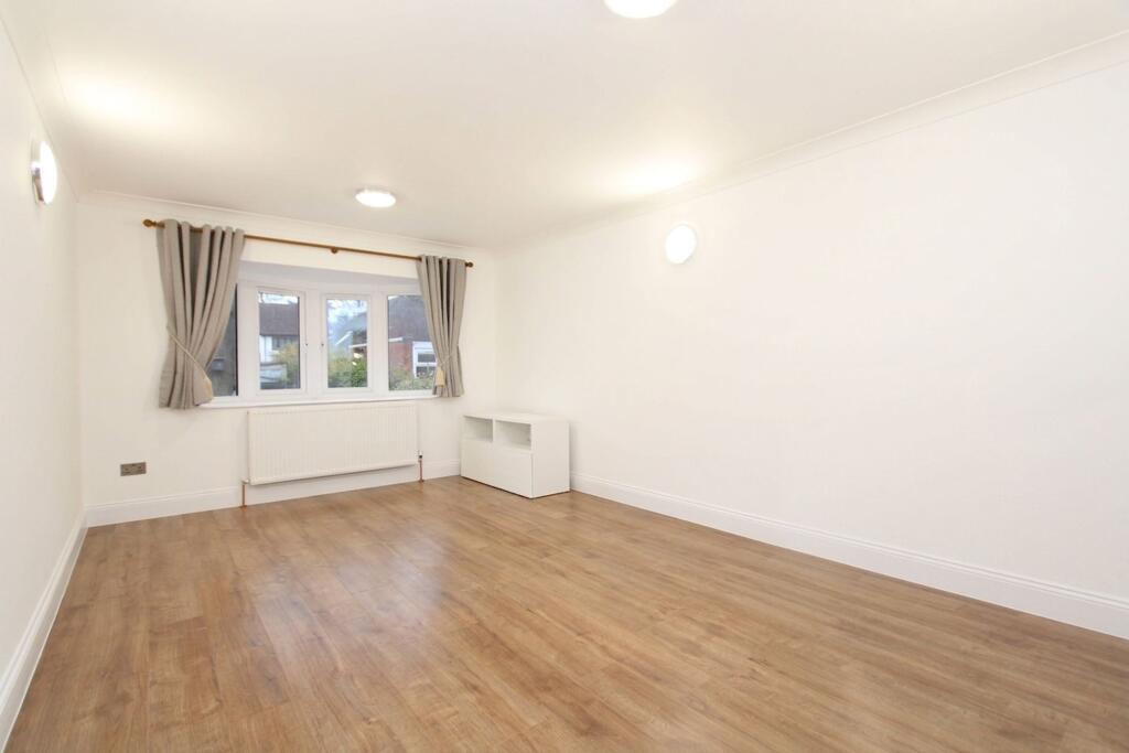 Apartment in Harrow - View 4