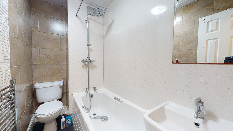 7 bedroom end of terrace house for rent