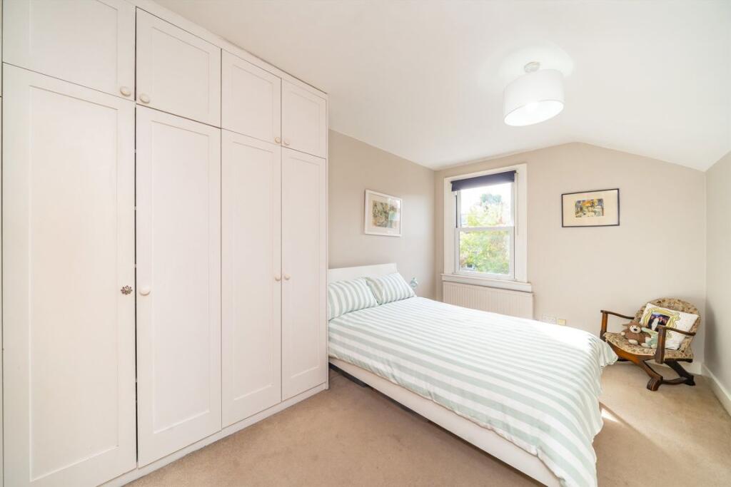 House in London, Merton - More