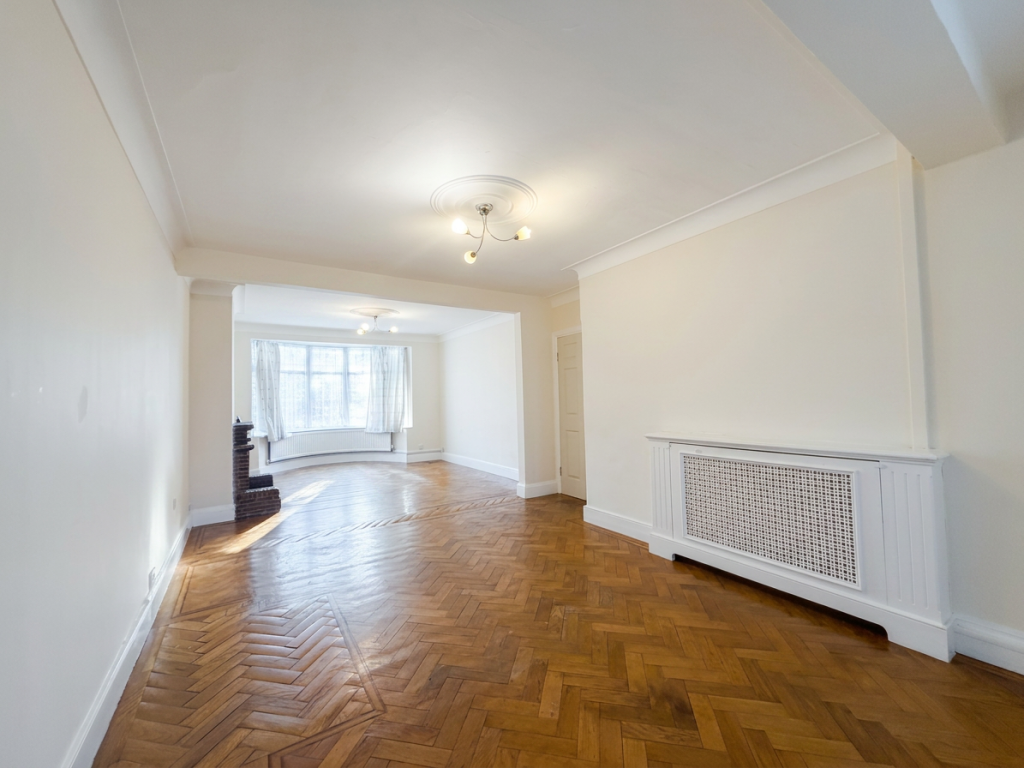 House in Ilford, Clayhall - More