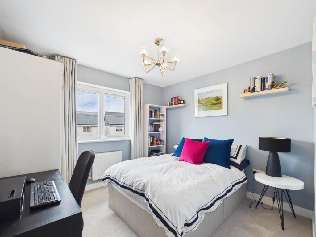 House in Hemel Hempstead, Haddenham - More