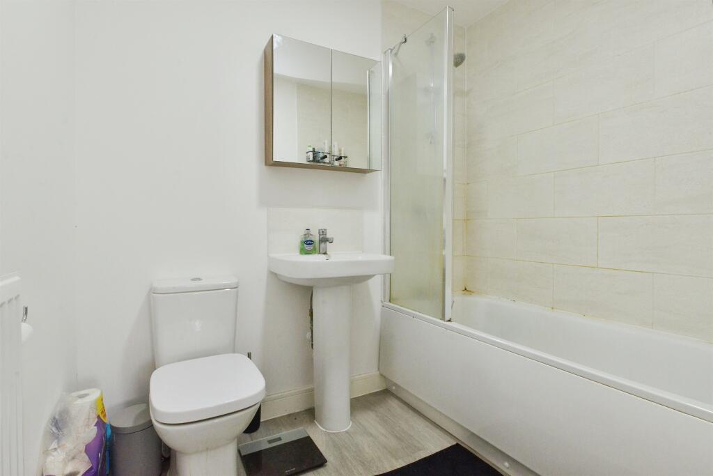 Apartment in Milton Keynes, Whitehouse - More