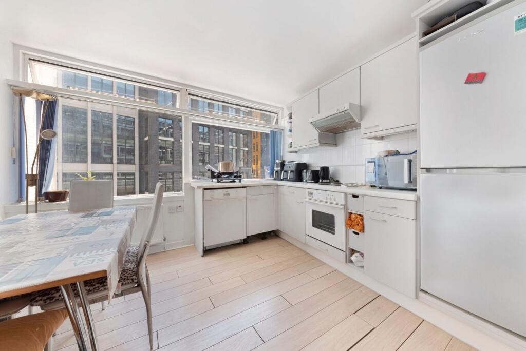 Apartment in London, St Giles, Bloomsbury - View 4