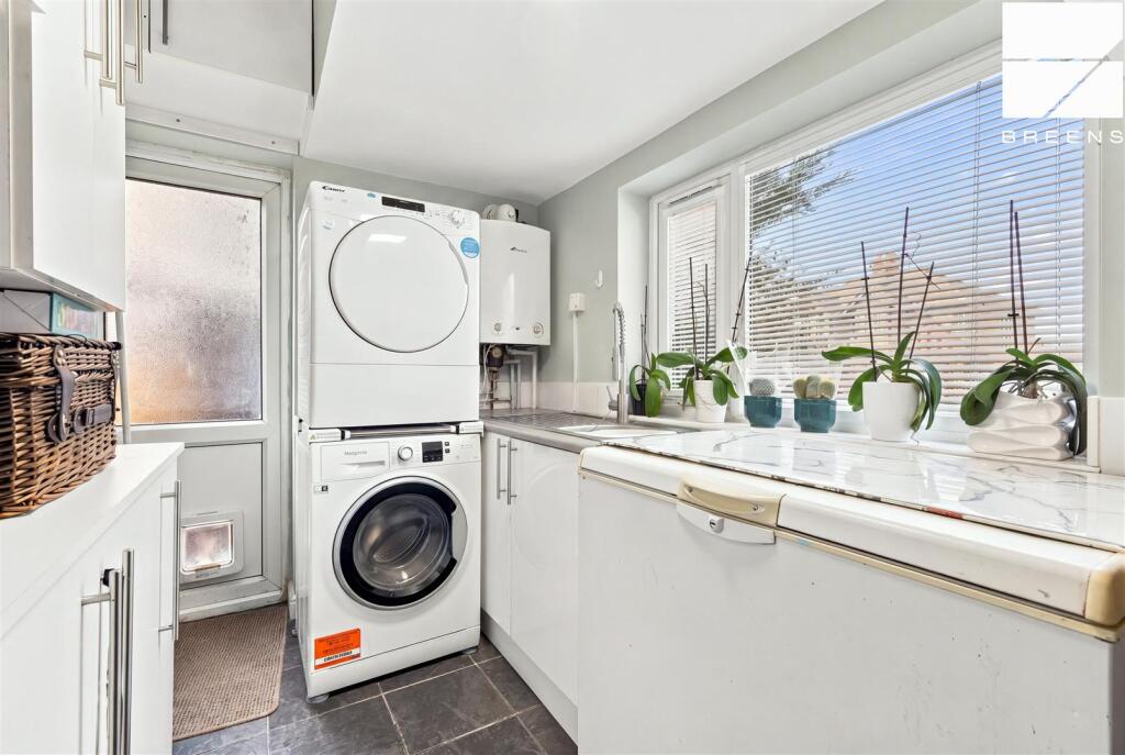 House in London, South Chingford, Highams Park - View 5
