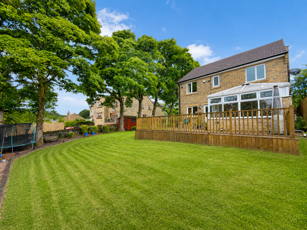House in Bradford, Lane End, Keighley - View 2