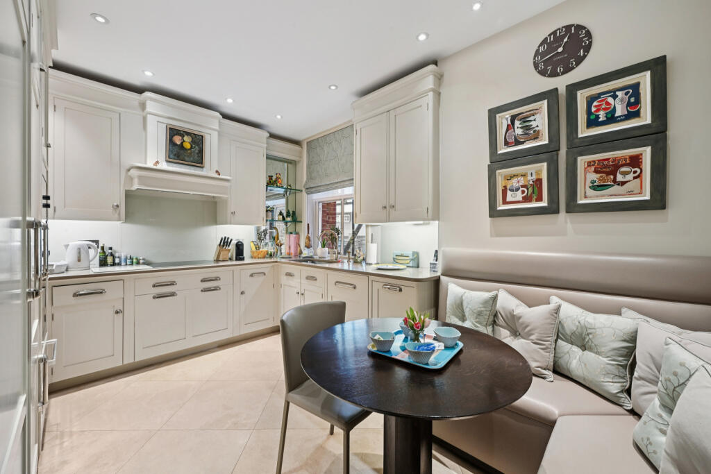 Cheyne Court, London, SW3 photo 4