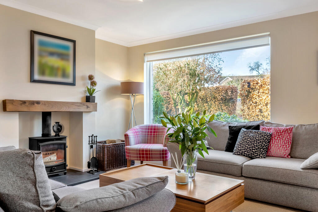 House in Bridge of Weir, Ranfurly, Renfrewshire - More